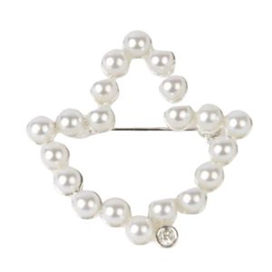 Petite broche de revers en perle de lierre, or et blanc, élégante, en forme de feuille avec accent de perle, accessoire de mode féminin pour occasions formelles - Product Image 1