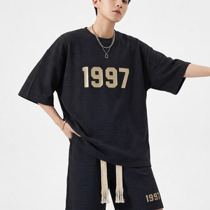 ชุดเซ็ตสองชิ้นผ้าวาฟเฟิลระบายอากาศสำหรับผู้ชายใส่สบายในฤดูร้อน เสื้อยืดคอกลม + กางเกงขาสั้นรูดเชือกแต่งพู่ - Product Image 4