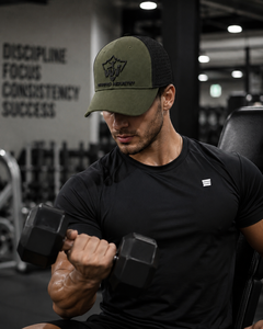Casquette Trucker Unisexe Vert Olive en Maille Ajustable Respirante pour Extérieur avec Logo en Caoutchouc en Relief sur le Panneau Avant - Product Image 6