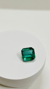 Émeraude naturelle 5,50 carats, taille carrée, émeraude de Zambie, belle couleur verte et clarté. - Product Image 3