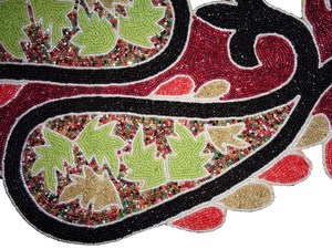 Chemin de table de luxe fait main en tissu oriental, forme irrégulière, motif floral perlé, écologique et durable, tapis et sous-plats - Product Image 3