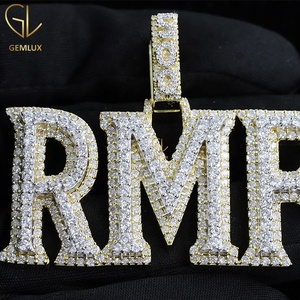 Pendentif lettre 3D Hiphop en plaqué or massif avec diamant Moissanite à trois rangées, design personnalisé pour hommes - Product Image 4