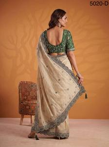 Atractivo sari de diseño con elegante trabajo Gotapatti y una extraordinaria prenda para la blusa. - Product Image 3