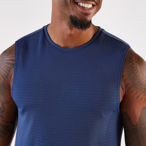 Camiseta Deportiva Premium Transpirable de Poliéster/Algodón con Cuello Redondo para Hombre, Ideal para Fisicoculturismo, Running y Entrenamiento - Product Image 3