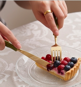Elegante Juego de Cubiertos con Mango de Bambú y Acabado Dorado, Cuchara, Cuchillo y Tenedor Aptos para Lavavajillas, para Uso en Mesa de Boda - Product Image 5