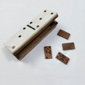 Jeu de dominos en bois fait main avec couvercle à points en laiton et boîte de rangement en résine - Product Image 4