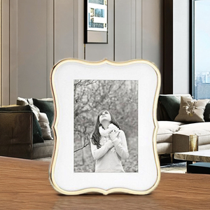 Cadre photo décoratif personnalisable fait à la main, léger, en fer, en acier inoxydable réfléchissant, installation sur table, horizontal - Product Image 1