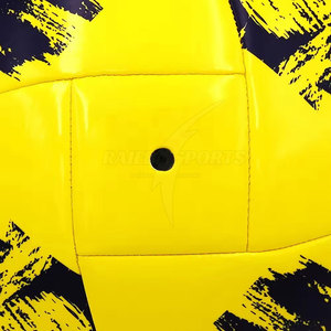 Ballon de football personnalisé imprimé, surface douce au toucher, coutures robustes, performance durable pour l'entraînement, les matchs et les événements sportifs - Product Image 5