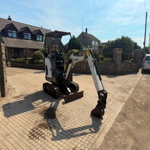 Miniexcavadora Premium Bobcat E17 diseñada para trabajos de paisajismo, excavación de zanjas, trabajos de servicios públicos y construcción. - Product Image 6