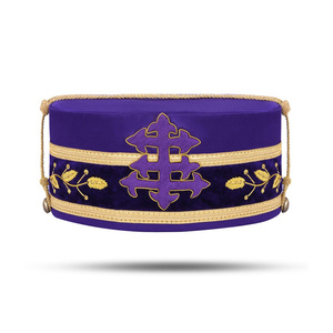 Coiffe de cérémonie artisanale en velours violet avec croix de Jérusalem et broderie en fils d'or, modèle haut de gamme personnalisé - Product Image 1