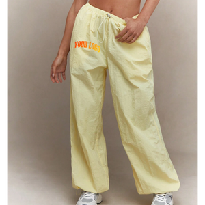 กางเกงจ็อกเกอร์ขาบานสีดำพิมพ์โลโก้ตามสั่ง มีกระเป๋าเยอะ ผ้าโพลีเอสเตอร์/คอตตอน ใส่สบายสำหรับฤดูหนาว แต่งเชือกผูก เอวหลวม ทรงคาร์โก้ สำหรับผู้หญิงและผู้ชาย - Product Image 3