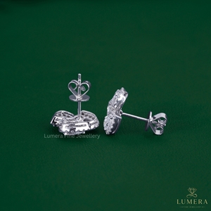 Boucles d'oreilles clous en or massif 14 carats avec diamant de laboratoire taille poire, triple halo et motif floral minimaliste, pour usage quotidien - Product Image 5