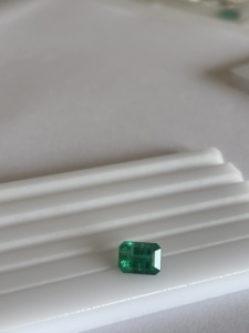 Esmeralda Natural de Calidad AAA de 2.18 Quilates, Corte Octogonal 9x6.5x5 MM, Facetada, Suelta, Verde, Gema Preciosa Auténtica para la Elaboración de Anillos - Product Image 1