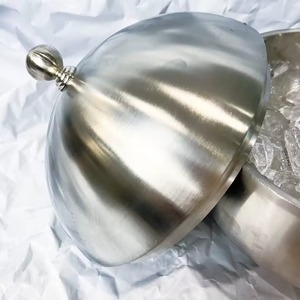 Nouveauté : seau à glace en acier inoxydable avec couvercle et pince, design moderne rond, résistant à la rouille, refroidisseur de boissons pour les fêtes - Product Image 5