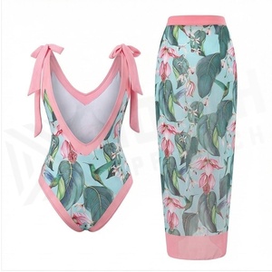 Ensemble de maillot de bain 2 pièces à imprimé floral pour femmes, body à col en V profond et jupe enveloppante avec bordure rose contrastée - Product Image 2