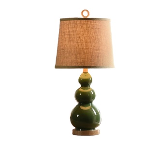 Lampe de bureau moderne en bois massif Rodrigues avec abat-jour en tissu élégant Lampe de table tactile ajoutant de l'élégance à votre espace - Product Image 1