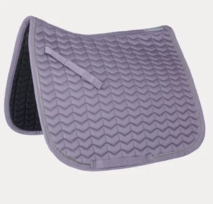 BRAND ZONE Tapis de selle polyvalent personnalisé confortable pour dressage et équitation anglaise, en velours avec rembourrage en polyester et maille - Product Image 2