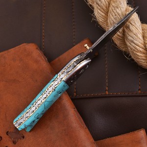 Cuchillo Plegable de Cobre Damasco Forjado a Mano con Mango de Resina Turquesa y Funda de Cuero, Cuchillo de Caza de Bolsillo EDC CuMai Personalizado - Product Image 3