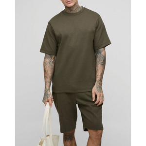 Ensemble court tendance pour homme, style unique, avec pantalon mi-long à coutures simples, coupe droite, taille mi-haute et coupe ample, idéal pour l'été - Product Image 4