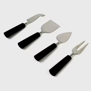 ชุดมีดชีสสแตนเลสสตีลสุดพิเศษ พร้อมที่ตัดและอุปกรณ์เสิร์ฟสำหรับครัว - Product Image 1