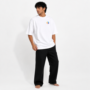 เสื้อยืดผู้ชายทรงหลวมขนาดใหญ่พิเศษ ผลิตจากวัสดุพรีเมียมเนื้อนุ่ม ดีไซน์สบายๆ สไตล์ทันสมัย เหมาะสำหรับสวมใส่สบายๆ แบบลำลอง รับผลิตแบบ OEM - Product Image 4