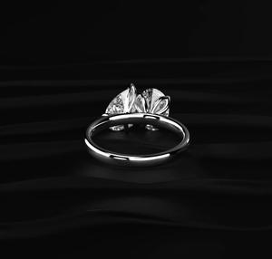 Anillo de Boda Clásico de Diseño Delicado en Plata de Ley 925 con Baño de Oro de 18k y Doble Piedra en Forma de Pera con Circonita Cúbica Tallada en Corte Iced - Product Image 4