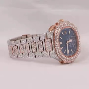 Reloj Unisex de Lujo de Acero Inoxidable con Diamantes, Esfera Azul, Movimiento de Cuarzo Analógico, Cierre Desplegable, Caja Cuadrada de 44 mm - Product Image 2