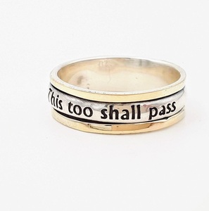 Anillo giratorio 'This Too Shall Pass' de plata de ley 925, hecho a mano, antiestrés, grabado, unisex, para regalo - Product Image 1