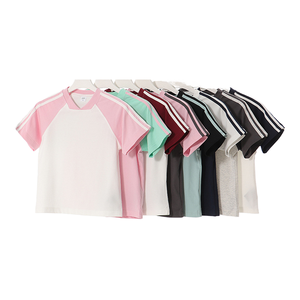 Camiseta Casual de Mujer con Cuello en V, Estilo Raglán, de Tela Gruesa, con Tres Rayas de Color, Manga Corta, Proveedor Mayorista OEM - Product Image 6