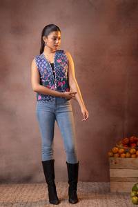 Chaleco Acolchado Vintage con Parches Florales para Mujer, 100% Algodón, Estilo Sujani, Cuello en V, Tejido, Sin Mangas, para Otoño e Invierno - Product Image 3