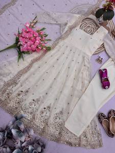 Ensemble Anarkali en soie Vichitra NC de qualité supérieure avec robe, doublure intérieure en micro-coton, dupatta brodé de sequins de 5 mm et pantalon palazzo – Vente en gros - Product Image 4