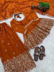 Salwar Kameez Morado de Moda Feni para Mujer, Talla S, Hermoso con Bordado de Lentejuelas, para Fiestas, Elegante, Tradicional, para Todas las Temporadas - Product Image 4