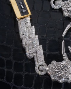 Dvars Colgante de Lujo de Plata de Ley 925 Bañado en Oro con Moissanita, Diseño de Araña de Diamantes, Corte Brillante, Engaste de Garra, Estilo Iced Hip - Product Image 4