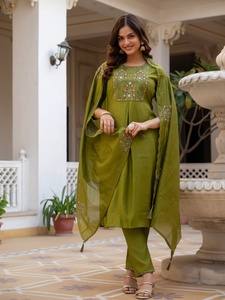 Conjunto de Kurti con bordados de diseño de última moda para todas las ocasiones, ropa de boda, vestidos indios disponibles al mejor precio. - Product Image 2