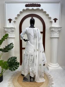 Ensemble ethnique haut de gamme AARIKA TEXTILE en Chanderi avec broderie au fil, comprenant un haut Farshi, un Salwar et un Dupatta, pour femme, séchage rapide, idéal pour les mariages et les fêtes - Product Image 3