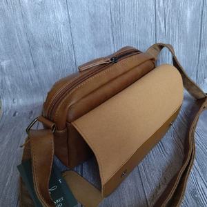 Bolso Bandolera de Cuero Genuino Marrón, Bolso de Hombro Vintage con Solapa, Accesorio de Moda para Mujer para Viajes Diarios - Product Image 4