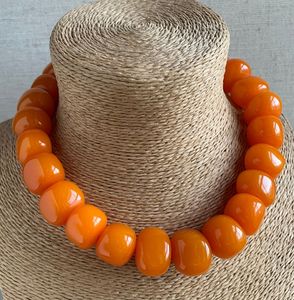 Collar con Colgante de Resina Redonda Naranja APEX ALIGN, Joyería para Mujer de Estilo Lindo, Pieza de Moda - Product Image 2