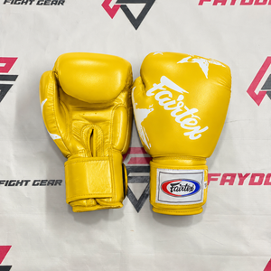 นวมชกมวยไทย Fairtex สีเหลือง ลายพิมพ์ สำหรับผู้ใหญ่ อุปกรณ์ฝึกซ้อมคิกบ็อกซิ่ง สายรัดข้อมือ ระบายอากาศได้ดี นวม MMA - Product Image 1