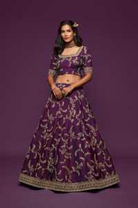 Ensemble de robe de demoiselle d'honneur en organza violet brodé avec imprimé floral, col bateau, manches courtes, longueur au sol - Product Image 2