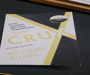หนังสือปกอ่อน "THE CRUX" โดยริชาร์ด รูเมลต์ หนังสือขายดีสำหรับผู้ใหญ่ - Product Image 3