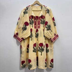 Vestido Mini Estilo Kyra Chinoiserie con Estampado Floral Hecho a Mano, Cuello en V, Manga 3/4, Encaje y Dobladillo con Volantes, de Algodón Ecológico - Product Image 1