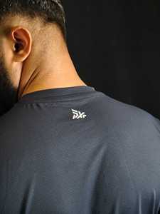 T-shirt sportif à manches courtes pour homme PUFFIN SPORTS, col rond, séchage rapide, polyester tricoté, coupe classique avec logo imprimé sur le devant - Product Image 4