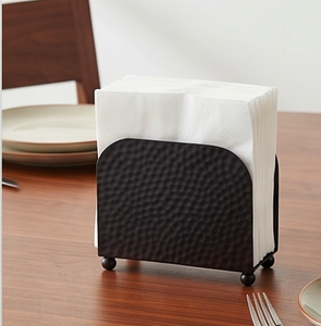 Porte-serviettes moderne en métal noir avec surface texturée et pieds sphériques, design autoportant pour une décoration de table élégante et une utilisation domestique - Product Image 5