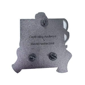 งานฝีมือโลหะเคลือบแข็งแบบกำหนดเอง พร้อมเคลือบเงาสีดำ นิกเกิล ทอง เงิน ทองแดง กลิตเตอร์ และเคลือบเงาแบบใส - Product Image 6