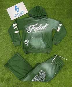 Conjunto Deportivo con Capucha Styliro Sports Verde con Estampado de Calavera y Detalles de Pedrería, Estilo Urbano para Adultos, Ropa de Otoño - Product Image 1