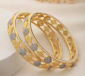 Vente en gros MN EXPORTS Bracelet en laiton pour femmes, vintage, fait main, bijoux ethniques traditionnels pour mariage - Product Image 1
