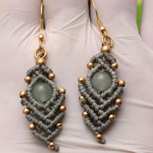 Boucles d'oreilles pendantes géométriques en macramé avec pierre naturelle sertie clos, plaqué or 22 carats, style bohème pour femme, à porter au quotidien - Product Image 3