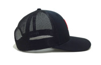 Gorra Trucker Estructurada de 6 Paneles con Bordado Rojo Premium en la Parte Delantera, Malla Trasera, Correa Ajustable y Visera Curva, Estilo Casual de Béisbol