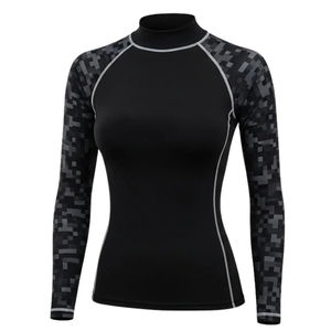 Haut de compression personnalisable pour femme à manches longues, respirant et à séchage rapide, idéal pour le MMA, le grappling, le Jiu-Jitsu et le surf - Product Image 4