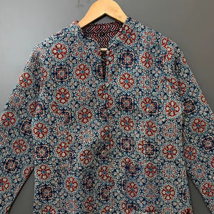 Blouson bomber pour femme indienne en coton biologique 100% matelassé réversible à imprimé géométrique, doublure en peau de mouton, longueur courte - Product Image 1